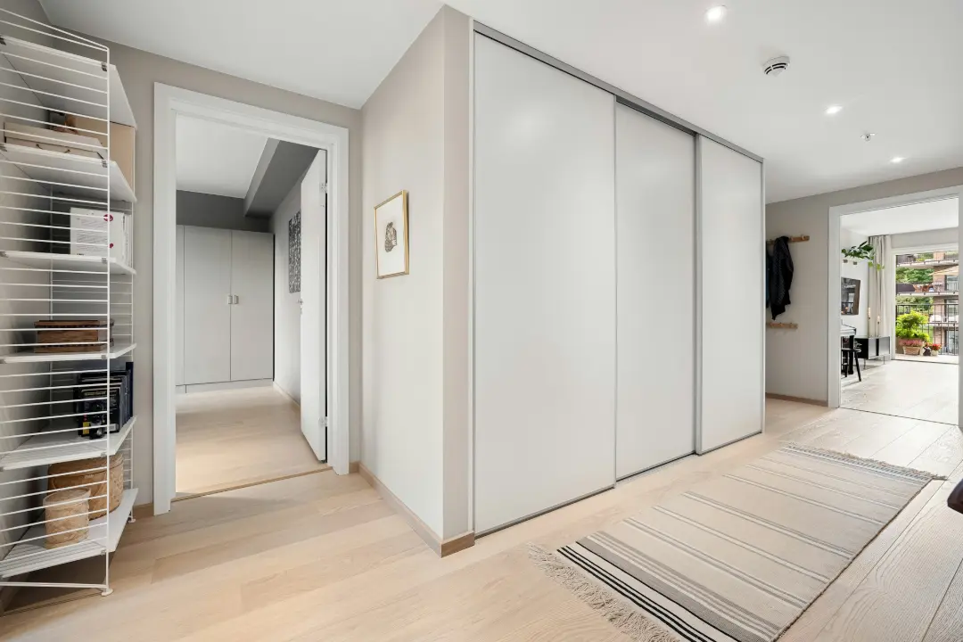 A room that has a lot of closets in it