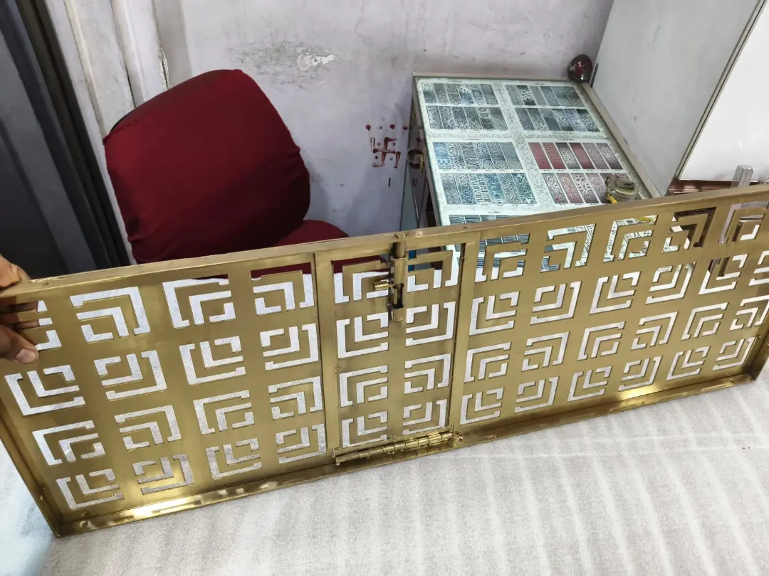 ss golden leaser with small door cut out in leaser grill for safety